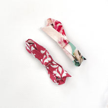 Load image into Gallery viewer, Love Henry Accessories One Size Girls Clips 2 Pack - Bright Floral / Fushia Damask
