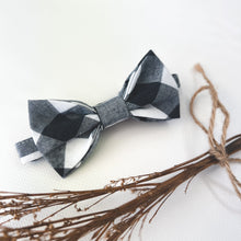 Load image into Gallery viewer, Love Henry Accessories One Size Boys Bow Tie - Large Navy Check
